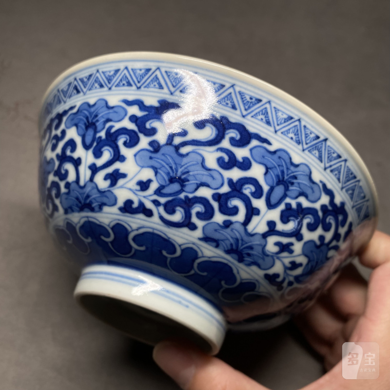 清道光 青花缠枝苜蓿花纹碗 - 图9